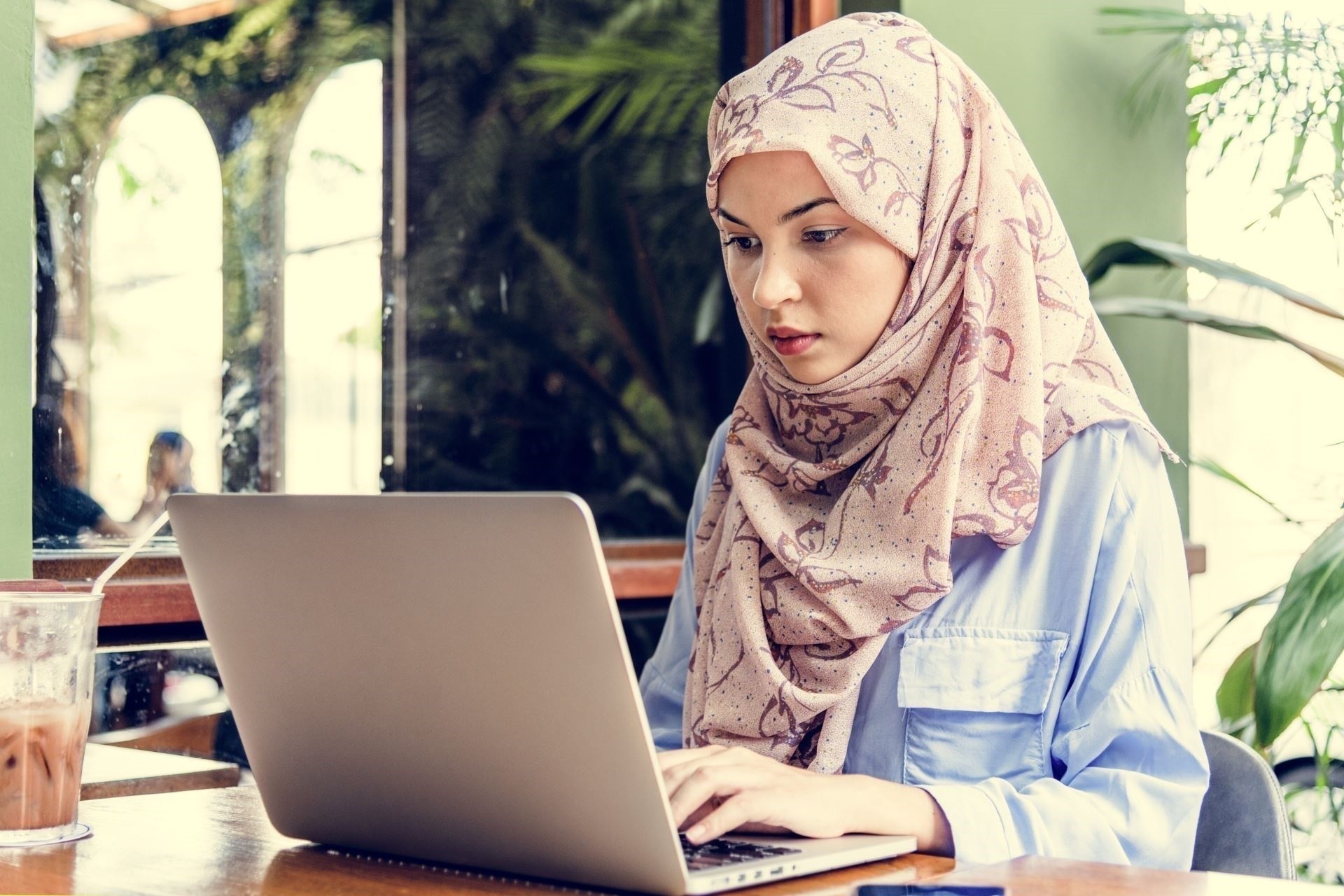 Amina Raifi Profile Picture