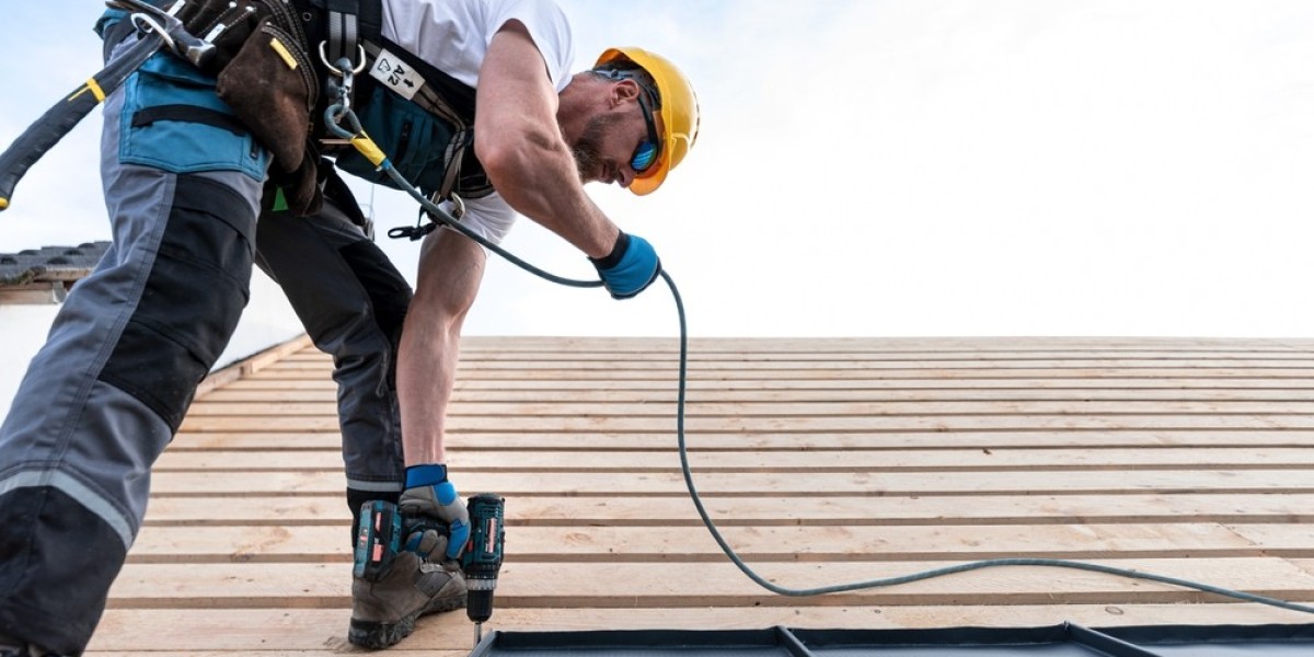 Roof Harness Safety Guide for Roofing Professionals
